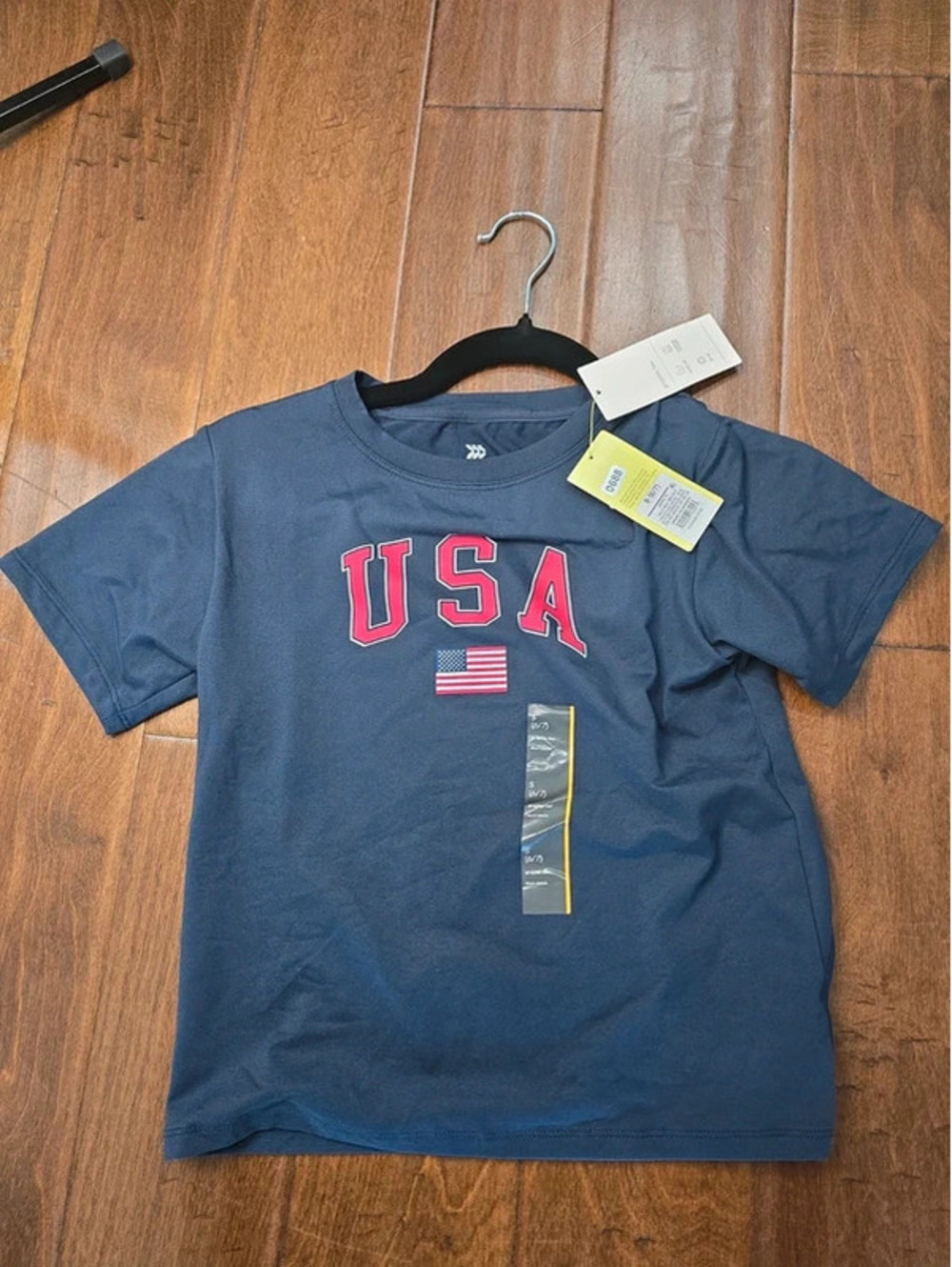 6/7 brand new t shirt from target item 688G3